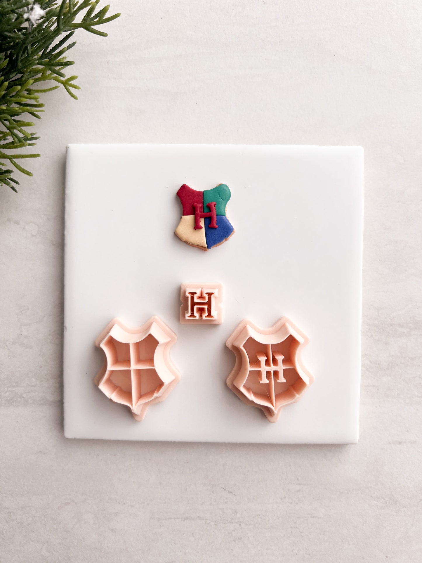 Hogwarts Crest Clay Cutter | Hogwarts Crest Polymer Clay Cutter for DIY Magic-Themed Earrings Fantasy Jewelry and Handmade Wizard Accessories