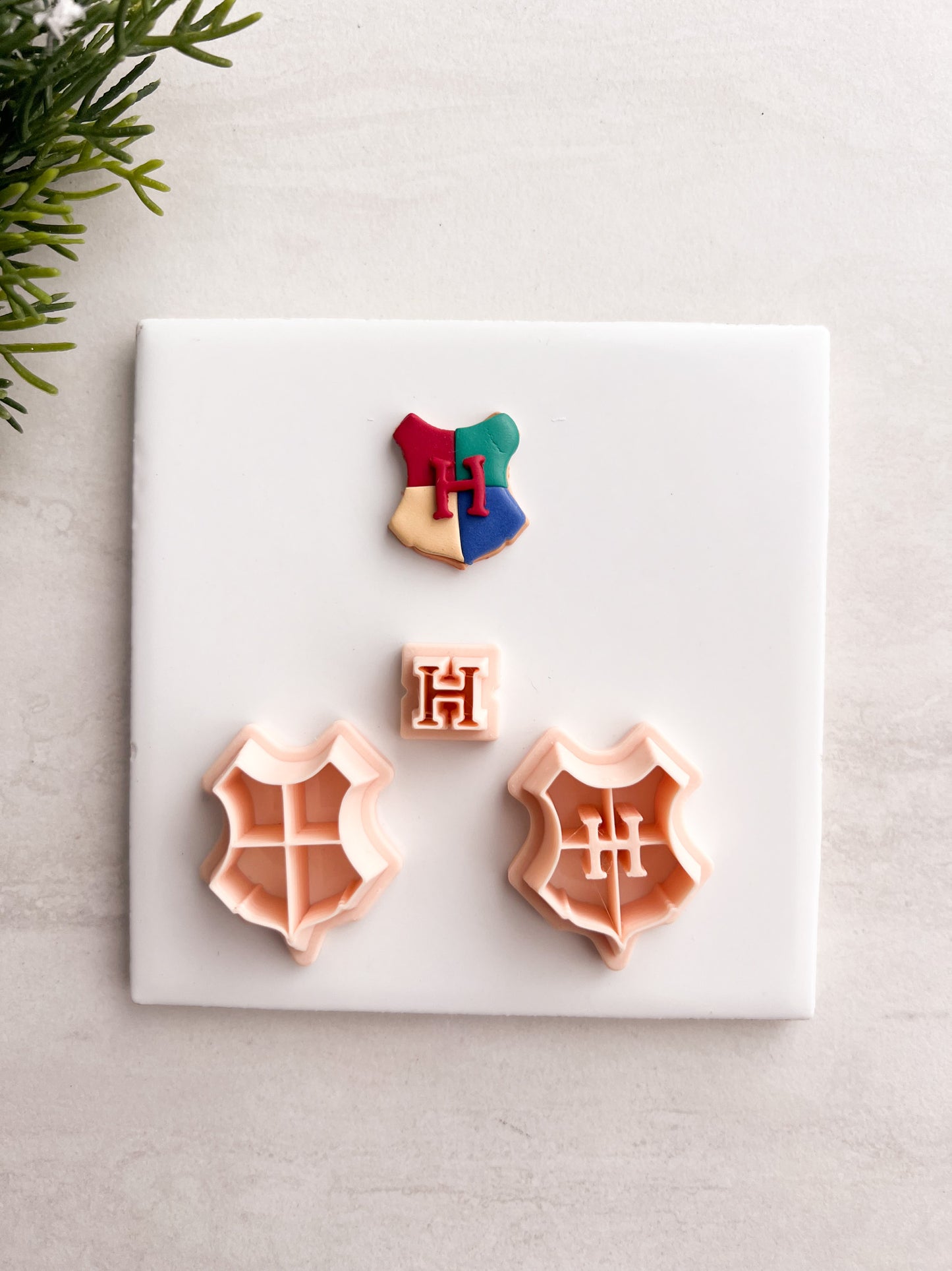 Hogwarts Crest Clay Cutter | Hogwarts Crest Polymer Clay Cutter for DIY Magic-Themed Earrings Fantasy Jewelry and Handmade Wizard Accessories