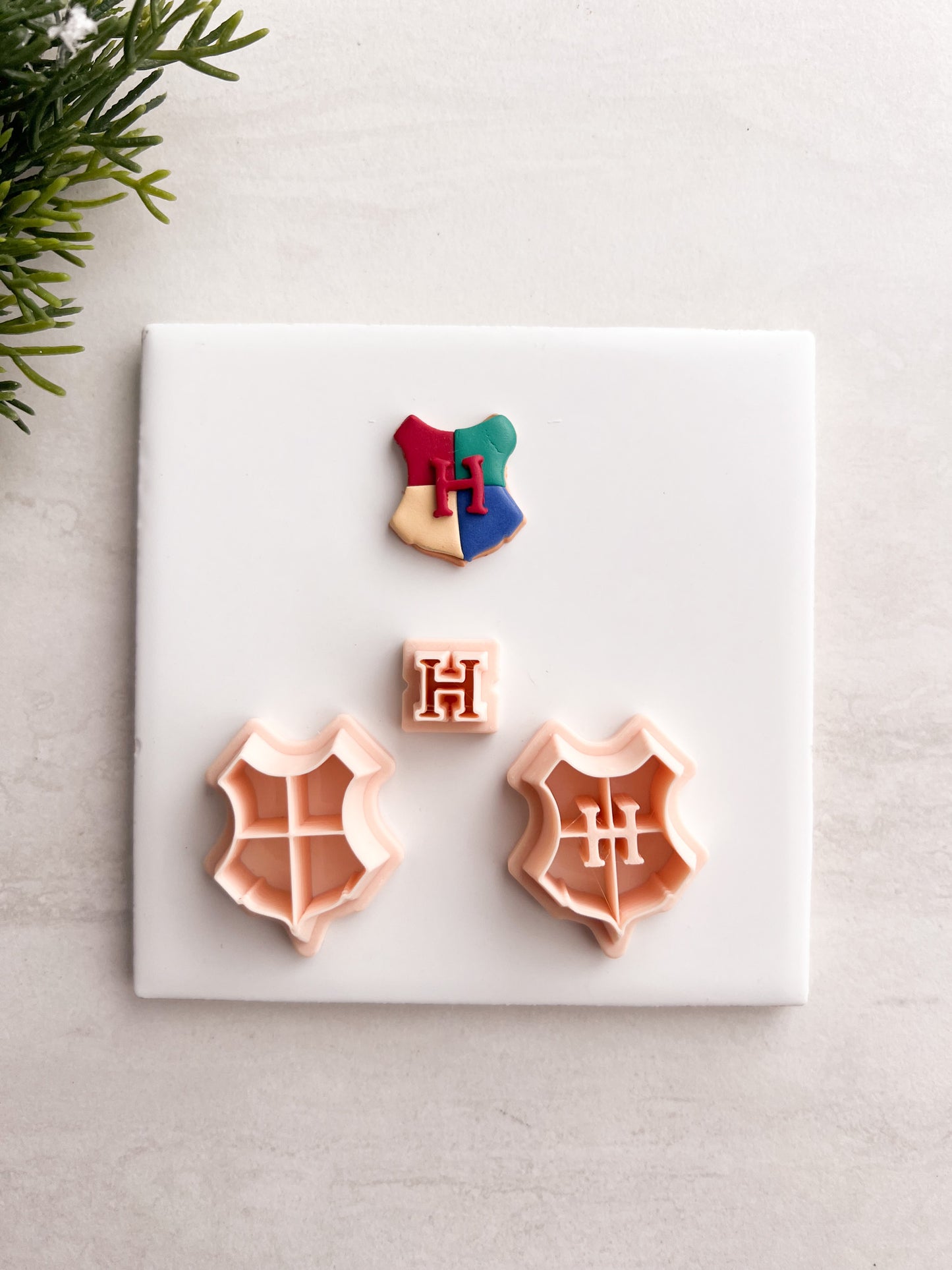 Hogwarts Crest Clay Cutter | Hogwarts Crest Polymer Clay Cutter for DIY Magic-Themed Earrings Fantasy Jewelry and Handmade Wizard Accessories