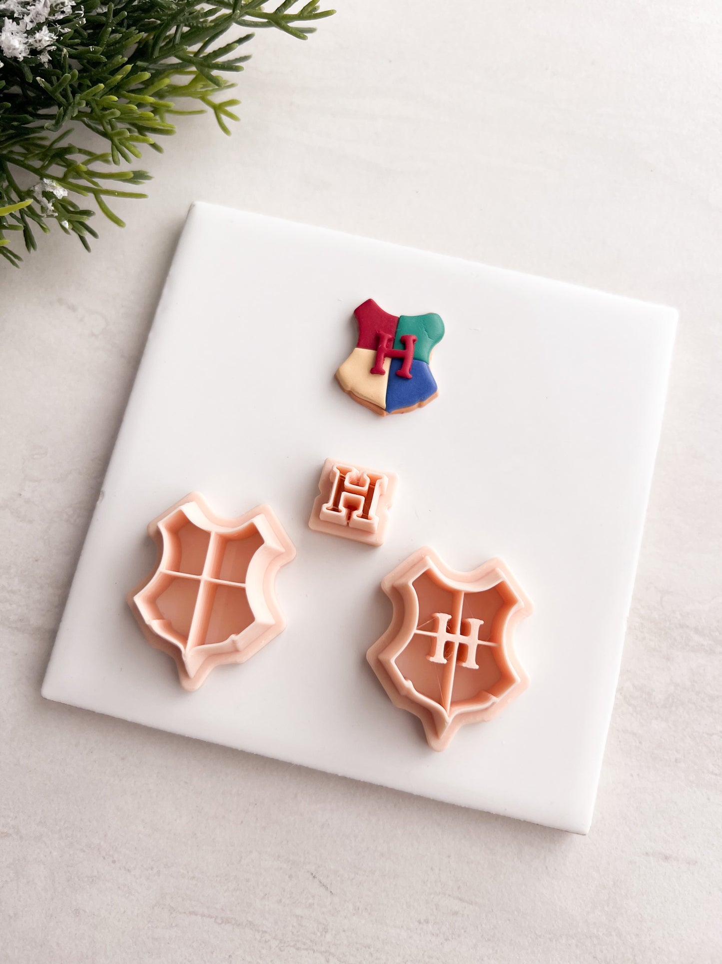 Hogwarts Crest Clay Cutter | Hogwarts Crest Polymer Clay Cutter for DIY Magic-Themed Earrings Fantasy Jewelry and Handmade Wizard Accessories