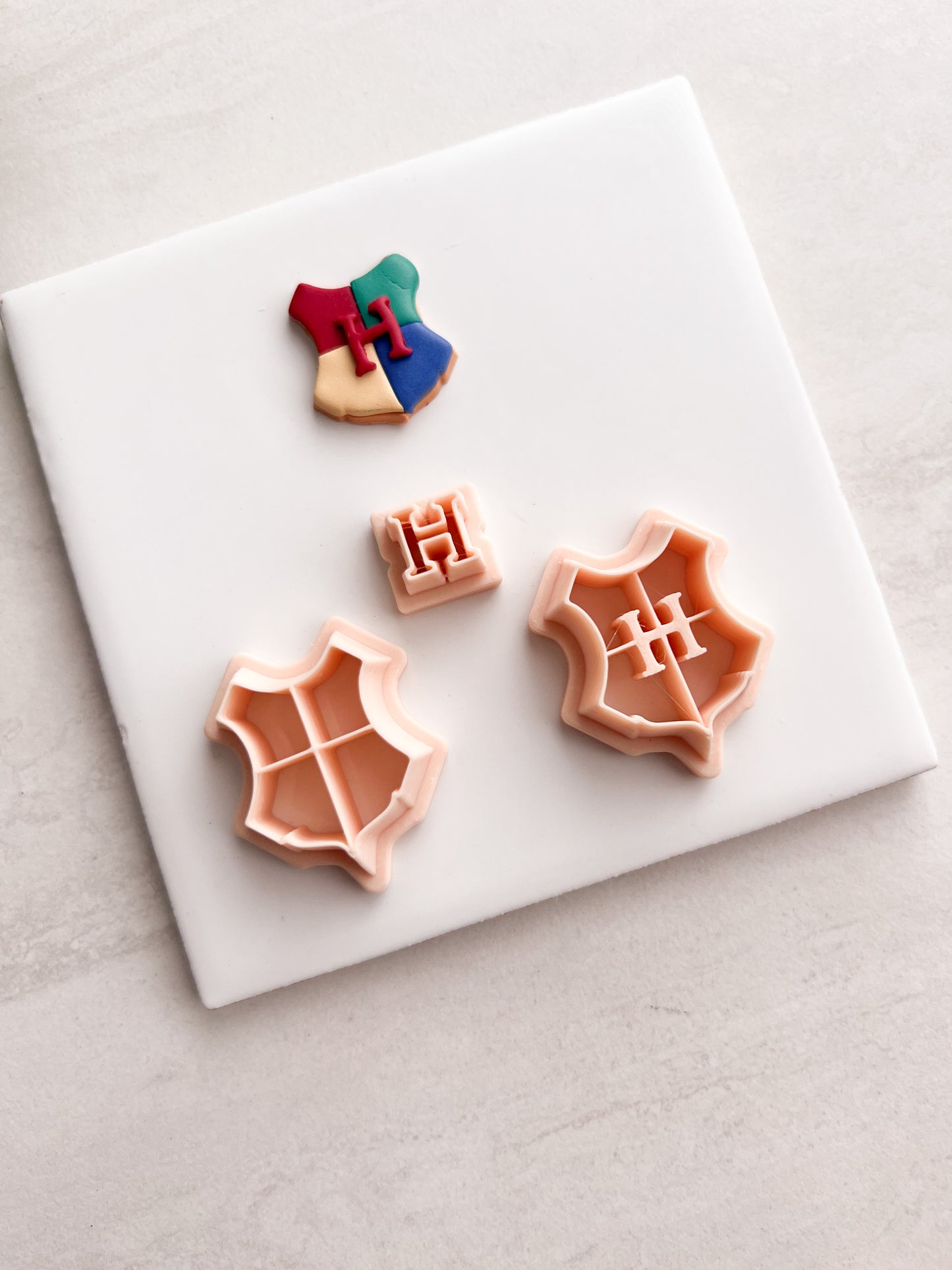 Hogwarts Crest Clay Cutter | Hogwarts Crest Polymer Clay Cutter for DIY Magic-Themed Earrings Fantasy Jewelry and Handmade Wizard Accessories