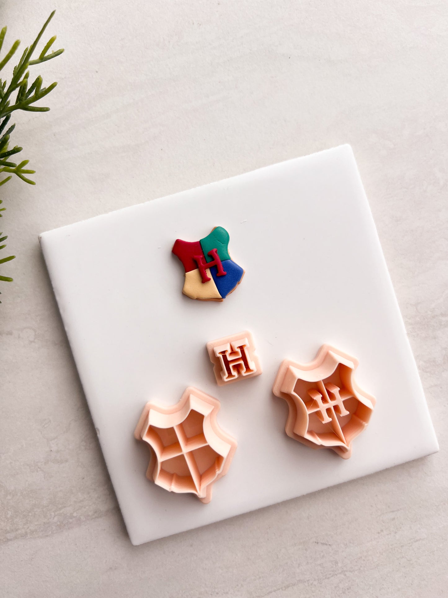 Hogwarts Crest Clay Cutter | Hogwarts Crest Polymer Clay Cutter for DIY Magic-Themed Earrings Fantasy Jewelry and Handmade Wizard Accessories
