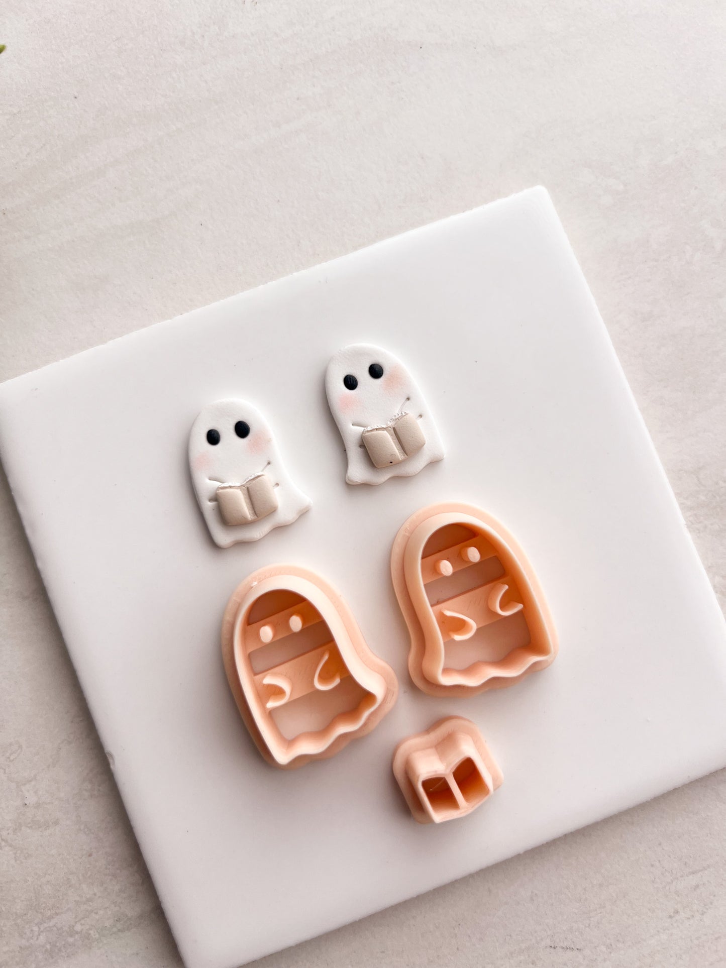 Ghost Reading Book Clay Cutter | Ghost Reading Book Polymer Clay Cutter for DIY Halloween Earrings Spooky-Themed Jewelry and Handmade Cute Accessories